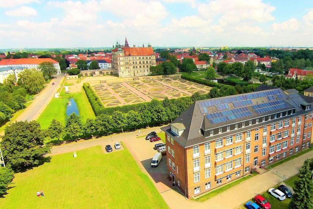 Ferienwohnung Schlossblick Güstrow Exterior foto